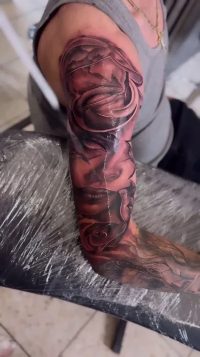 Chicano Tattoo Hamburg - Rosen Portrait Sleeve