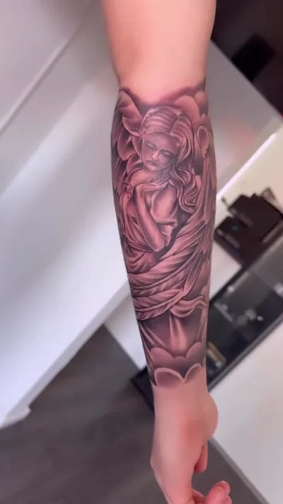 Chicano Tattoo Hamburg - Rosen Unterarm Black and Grey