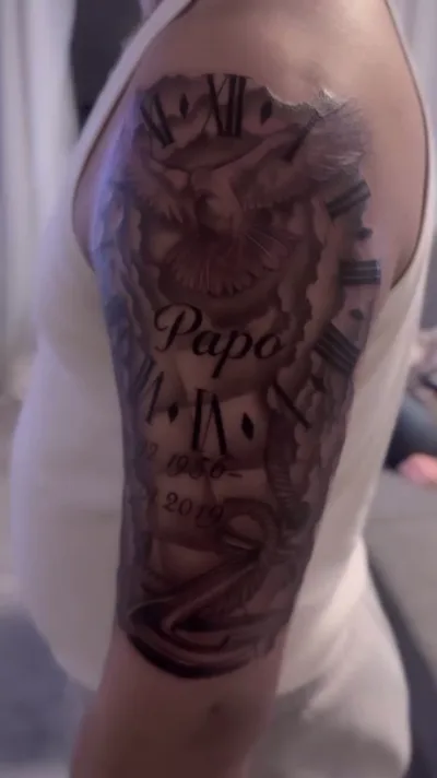 Chicano Tattoo Hamburg - Memorial Tattoo mit Taschenuhr
