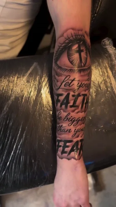 Lettering Tattoo Hamburg - Let your Faith be bigger than your Fear
