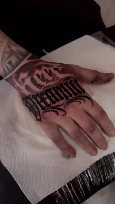 Lettering Tattoo Hamburg - Dreaming Handruecken