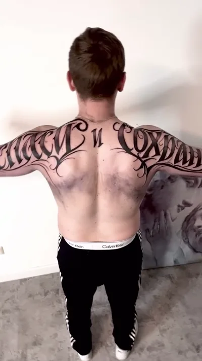 Lettering Tattoo Hamburg - Grossflaechiges Ruecken Lettering